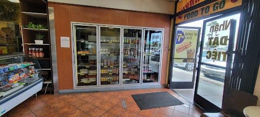 Quynh Huong Egg Rolls