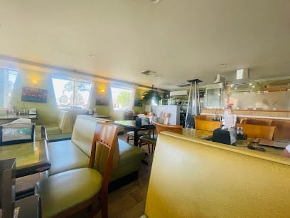Que Em Que Anh and Hoa Binh Restaurant - Vietnamese Restaurant